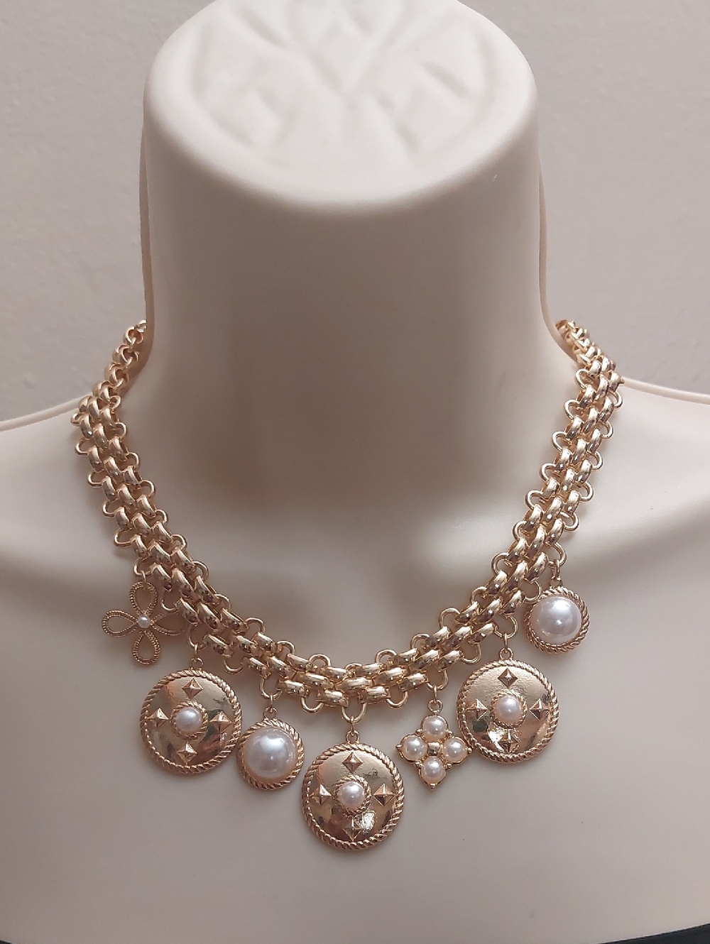 a new day Gold Tone Mesh Chain Classy Collar Choker Necklace NWT